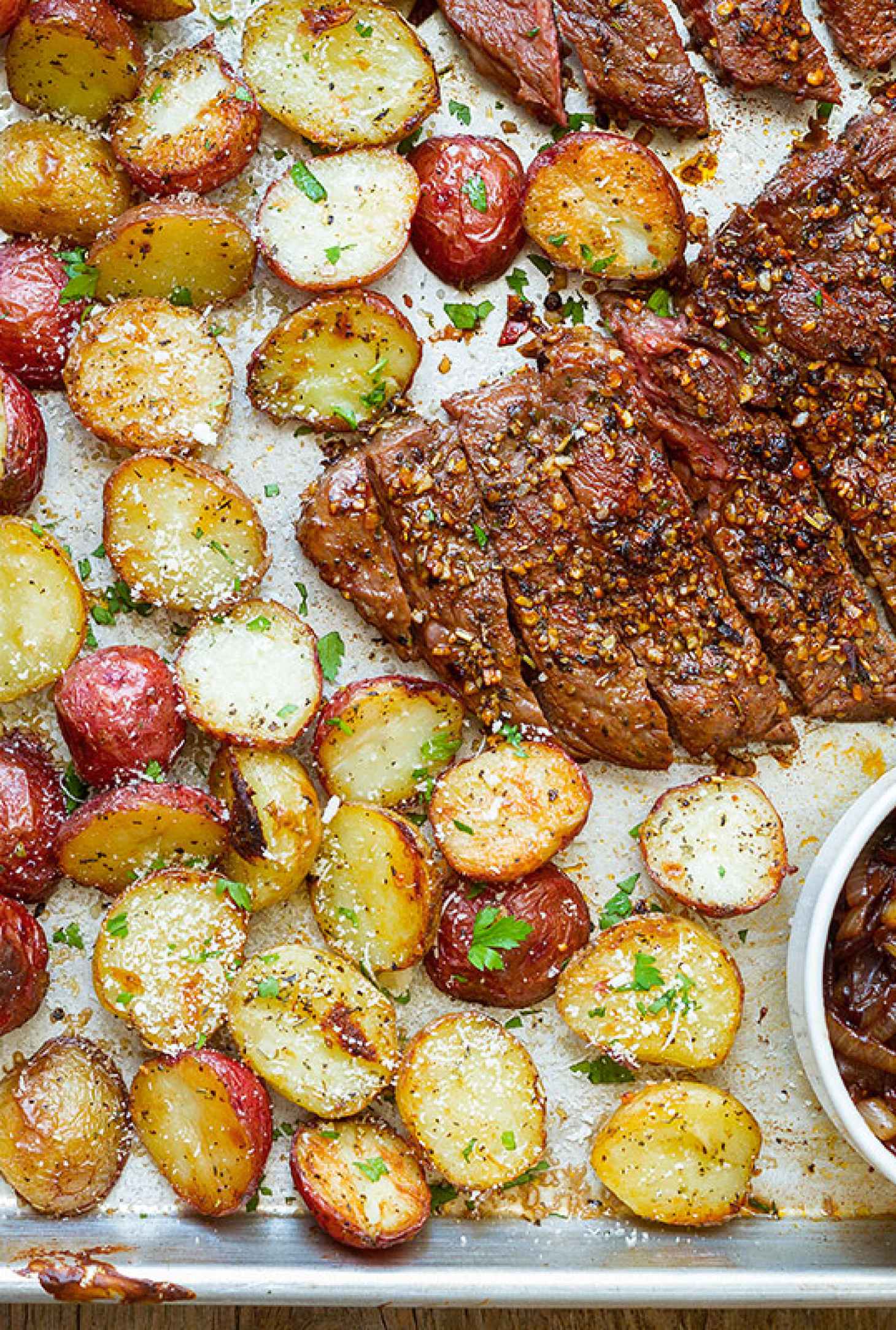15 Sheet Pan Dinner Recipes – The Best Quick & Easy One-Pan Meals - #recipe by #eatwell101 - https://www.eatwell101.com/sheet-pan-dinners-recipes
