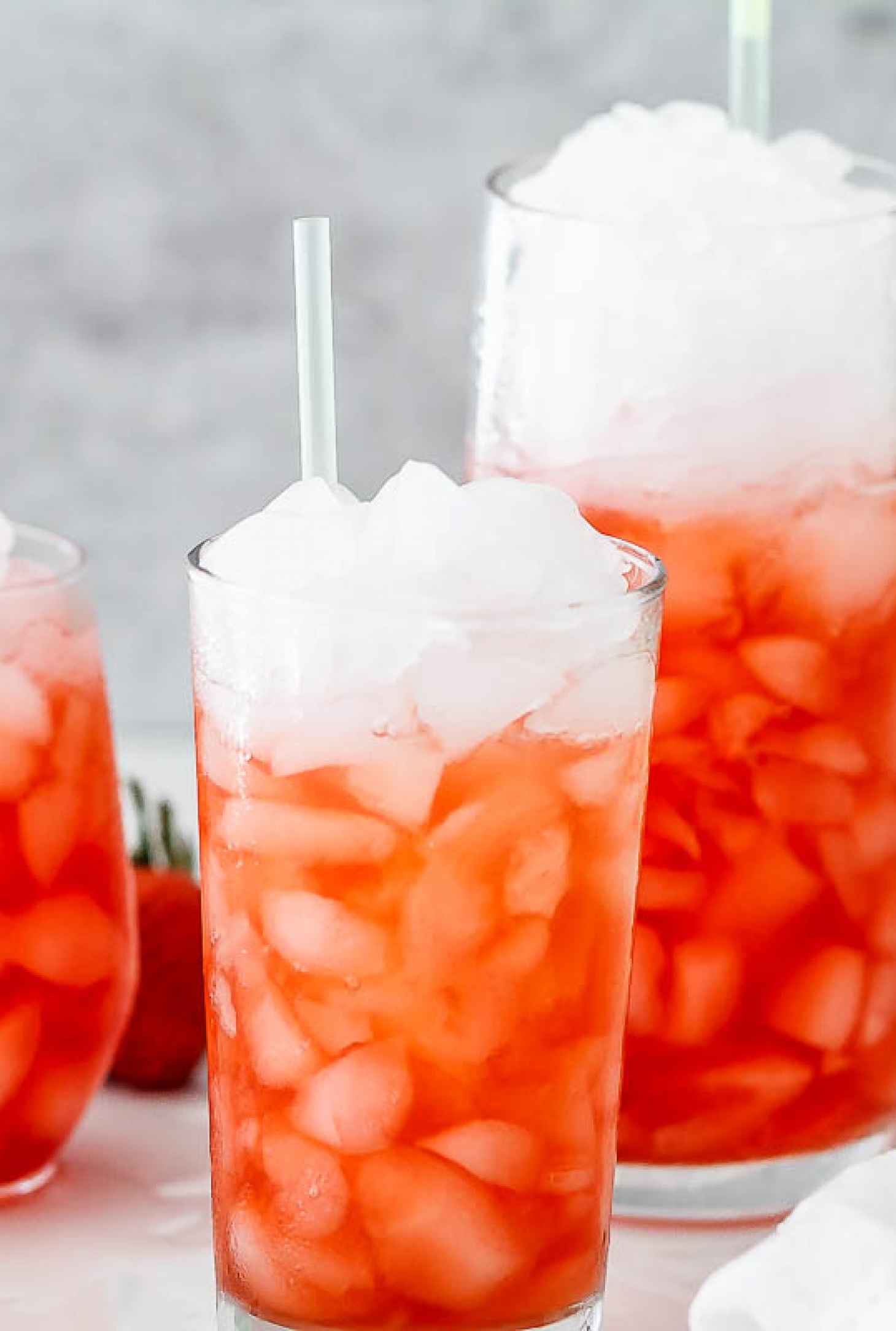 Strawberry-Lime Tom Collins - #recipe by #eatwell101 - https://www.eatwell101.com/strawberry-lime-tom-collins-cocktail