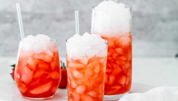 Strawberry-Lime Tom Collins - #recipe by #eatwell101 - https://www.eatwell101.com/strawberry-lime-tom-collins-cocktail