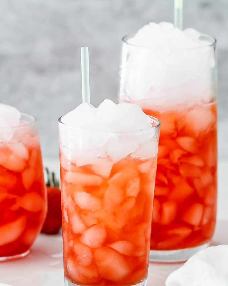Strawberry-Lime Tom Collins - #recipe by #eatwell101 - https://www.eatwell101.com/strawberry-lime-tom-collins-cocktail