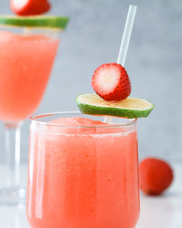 Summer Fruit Wine Slushies - #recipe by #eatwell101 - https://www.eatwell101.com/summer-fruit-wine-slushies-recipe