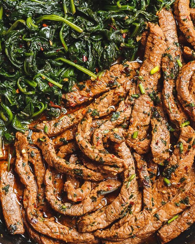 15-Minute Lemon Garlic Butter Steak with Spinach - #recipe by #eatwell101 - https://www.eatwell101.com/lemon-garlic-butter-steak-and-spinach-recipe