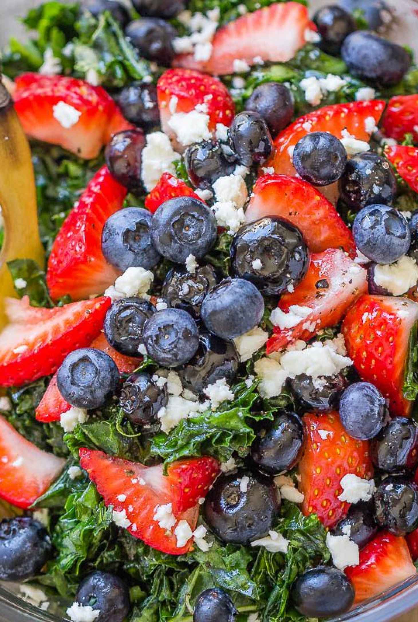 Summer Kale Salad with Blueberries, Strawberries and Feta - #recipe by #eatwell101 - https://www.eatwell101.com/summer-kale-salad-recipe