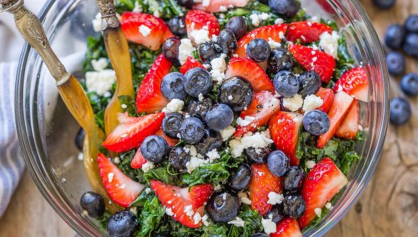 Summer Kale Salad with Blueberries, Strawberries and Feta - #recipe by #eatwell101 - https://www.eatwell101.com/summer-kale-salad-recipe