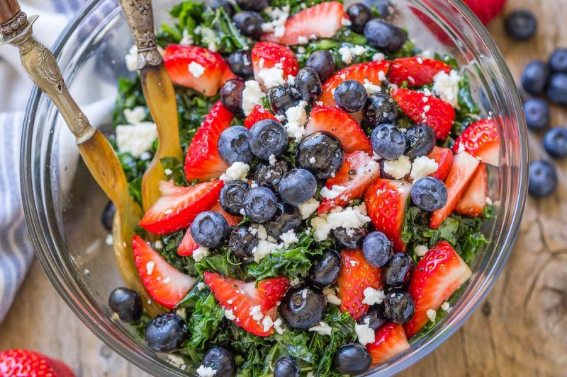 Summer Kale Salad with Blueberries, Strawberries and Feta - #recipe by #eatwell101 - https://www.eatwell101.com/summer-kale-salad-recipe