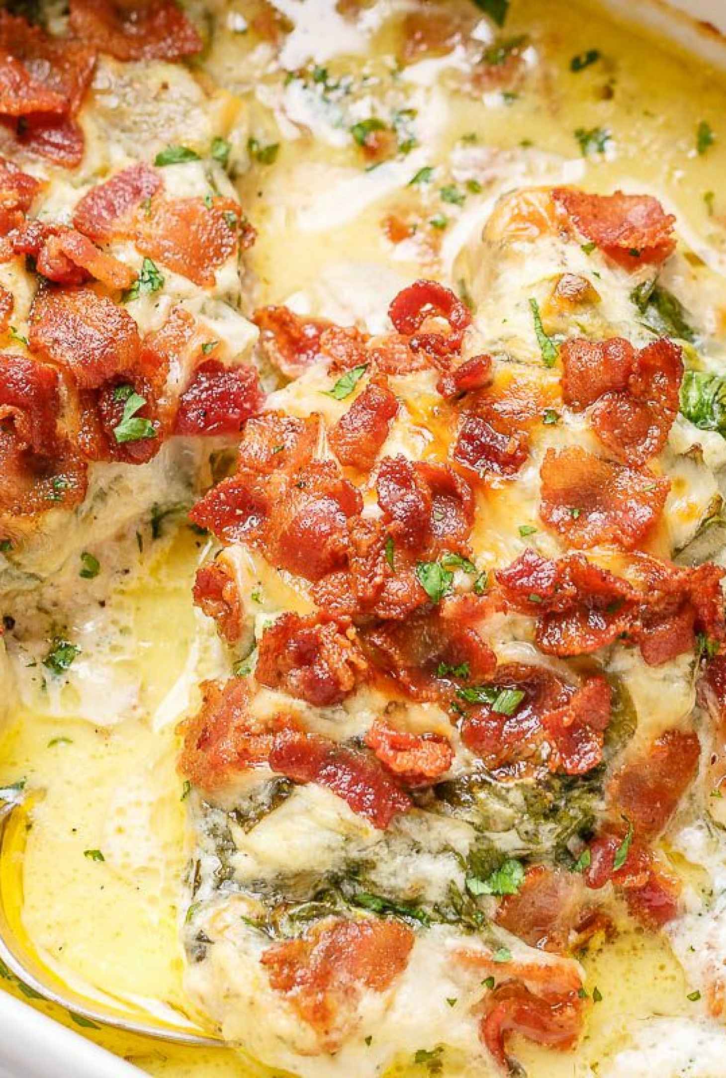 Bacon Spinach Chicken Alfredo Casserole - #recipe by #eatwell101 - https://www.eatwell101.com/bacon-spinach-chicken-alfredo-casserole-recipe