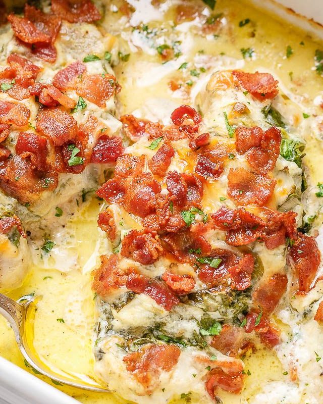 Bacon Spinach Chicken Alfredo Casserole - #recipe by #eatwell101 - https://www.eatwell101.com/bacon-spinach-chicken-alfredo-casserole-recipe