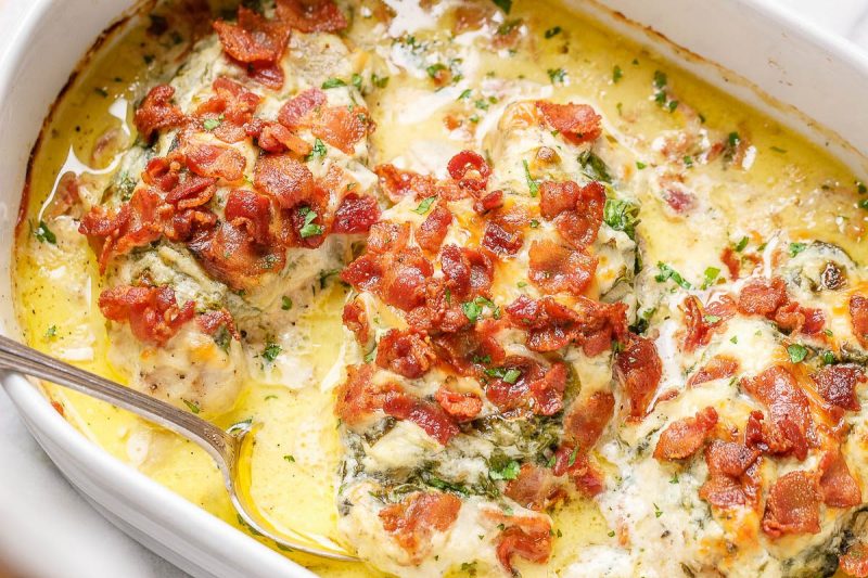 Bacon Spinach Chicken Alfredo Casserole - #recipe by #eatwell101 - https://www.eatwell101.com/bacon-spinach-chicken-alfredo-casserole-recipe