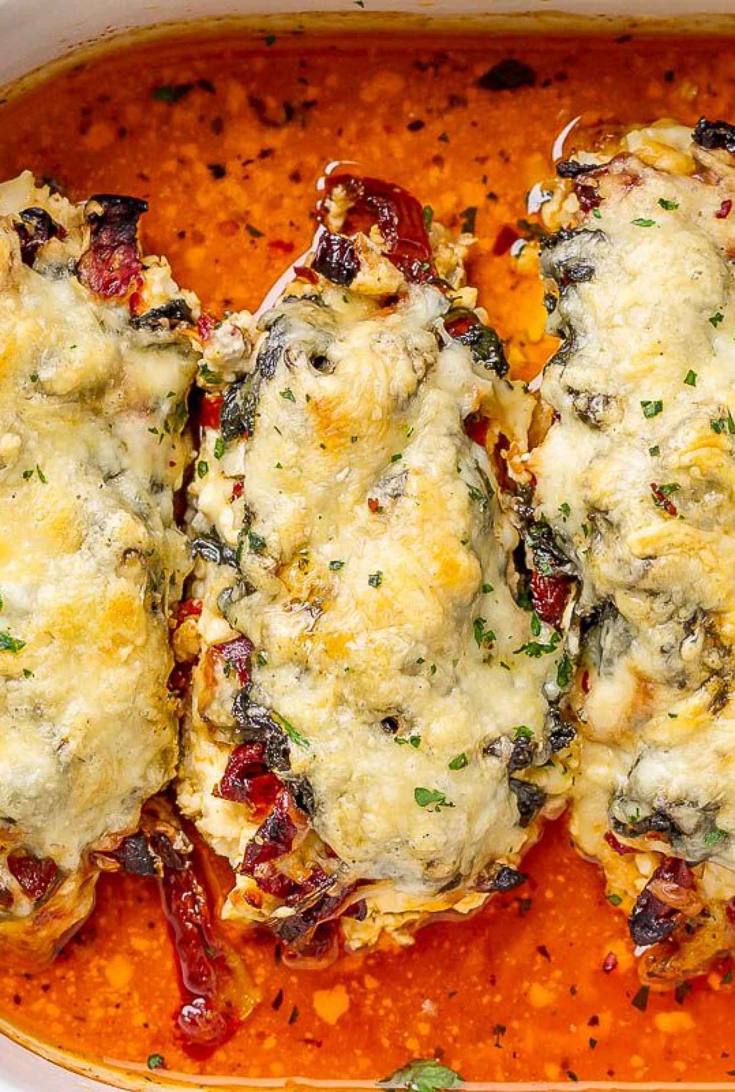 Spinach Chicken Casserole with Cream Cheese, Sun-Dried Tomatoes and Mozzarella - #recipe by #eatwell101 - https://www.eatwell101.com/chicken-casserole-recipe-spinach-cream-cheese-sun-dried-tomatoes-mozzarella