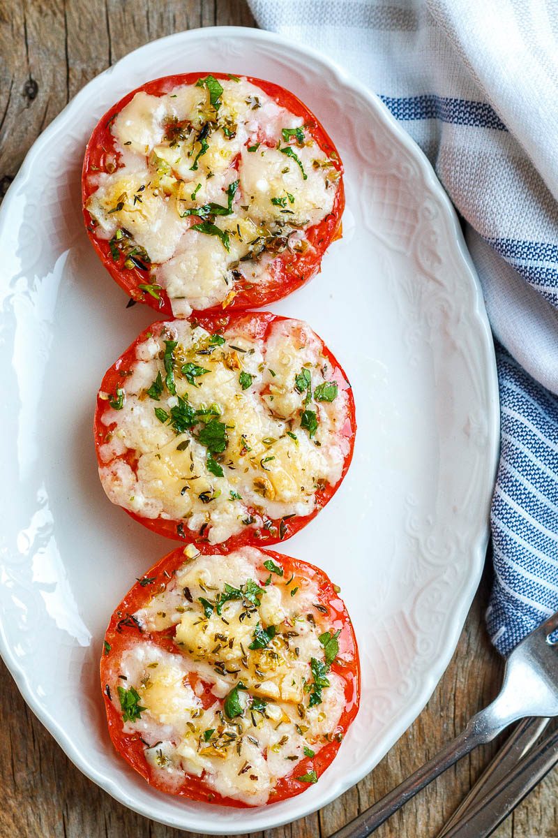 Baked Parmesan Tomatoes - Healthy and so delicious! If you’re looking for an easy low carb side for a quick dinner try these baked parmesan tomatoes.