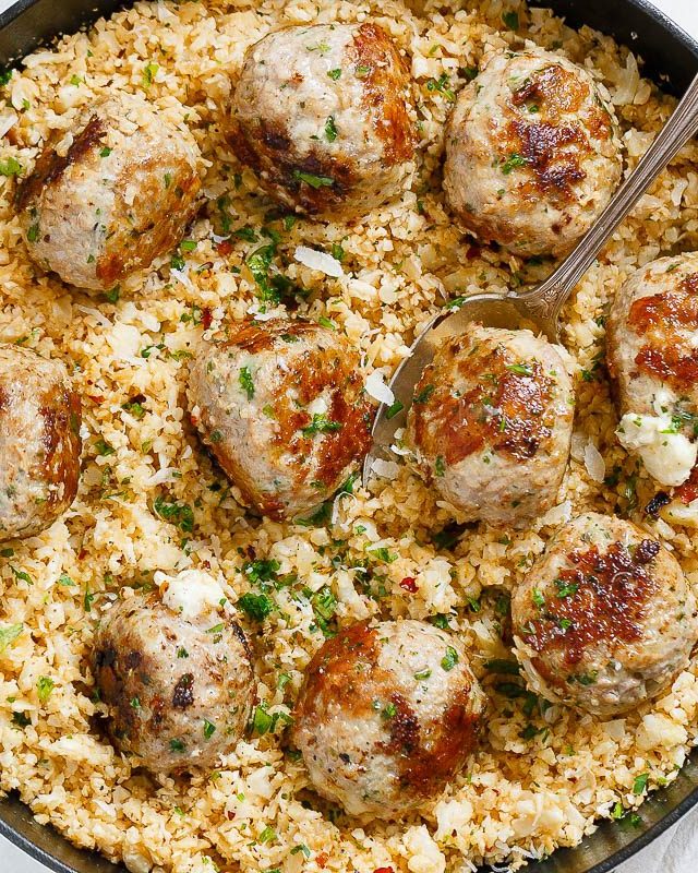 Cheesy Turkey Meatballs with Cauliflower Rice - #recipe by #eatwell101 - https://www.eatwell101.com/cheesy-stuffed-turkey-meatballs-with-cauliflower-rice