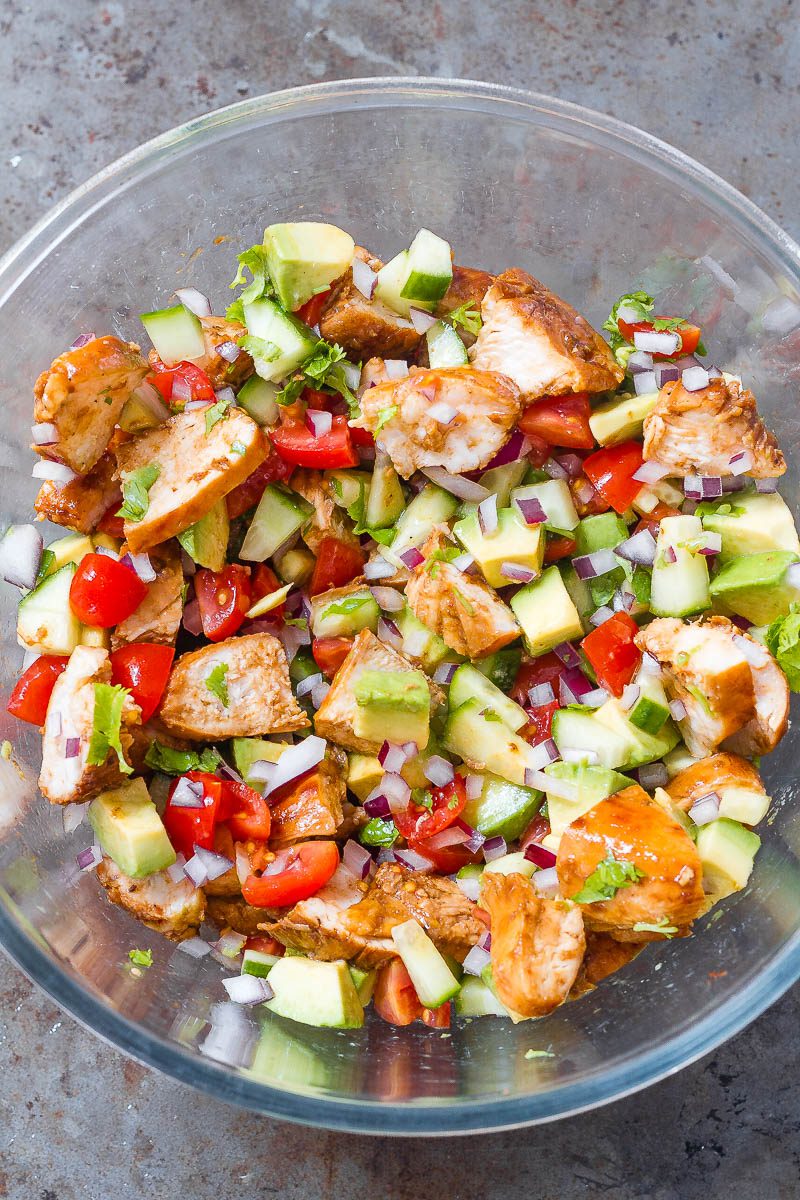 Healthy Avocado Chicken Salad - This salad is so light, flavorful, and easy to make! Perfect for your next barbecue or potluck! - #recipe by #eatwell101