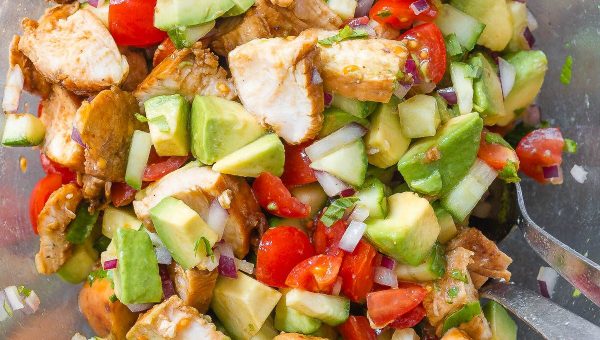 Healthy Avocado Chicken Salad - #recipe by #eatwell101 - https://www.eatwell101.com/healthy-avocado-chicken-salad