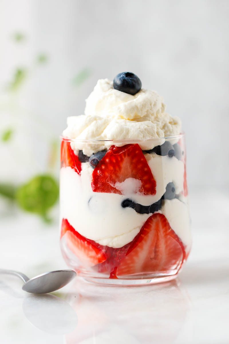 Blueberry & Strawberry Creamy Mousse - A super simple cream cheese mousse in under 5 minutes to satisfy your sweet tooth the healthy way! Low carb and keto friendly