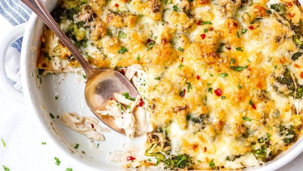 Broccoli Chicken Casserole with Cream Cheese and Mozzarella - #recipe by #eatwell101 - https://www.eatwell101.com/broccoli-chicken-casserole-recipe