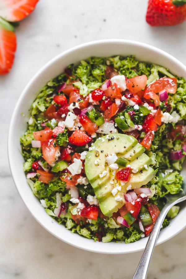 Roasted Broccoli Salad with Feta and Strawberry - #recipe by #eatwell101 - https://www.eatwell101.com/roasted-broccoli-salad-recipe