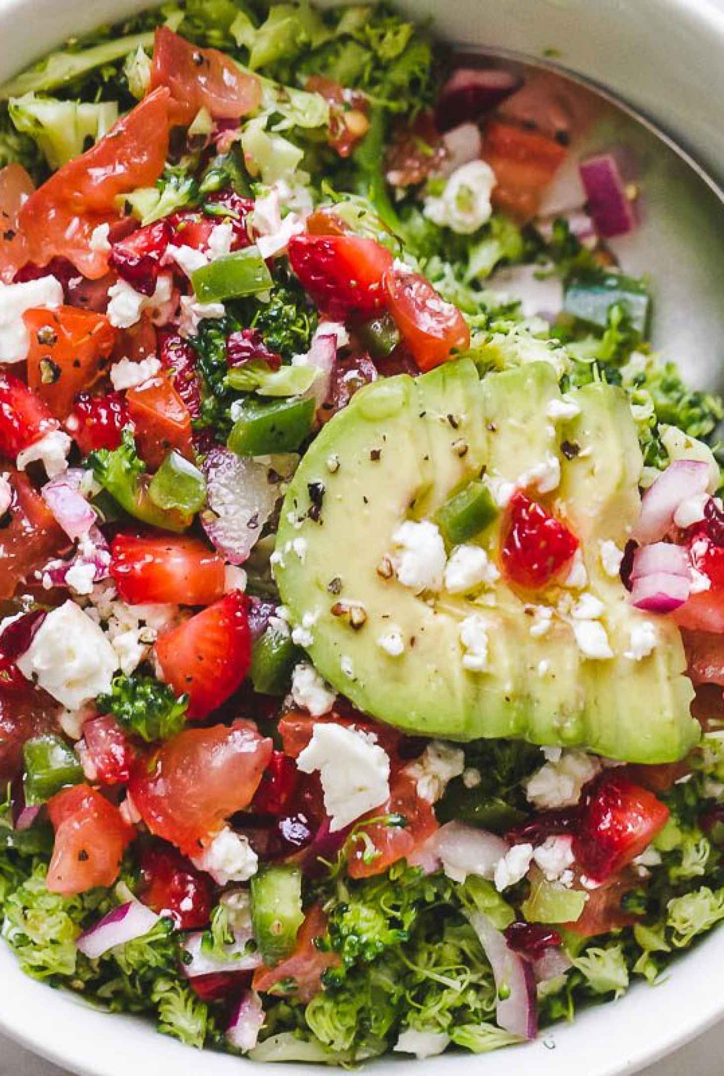 Roasted Broccoli Salad with Feta and Strawberry - #recipe by #eatwell101 - https://www.eatwell101.com/roasted-broccoli-salad-recipe
