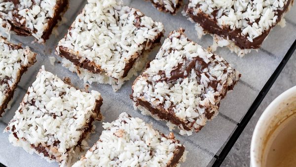 No-Bake Chocolate Coconut Bars {Keto, Paleo, Low Carb} - #recipe by #eatwell101 - https://www.eatwell101.com/no-bake-chocolate-coconut-bars-recipe