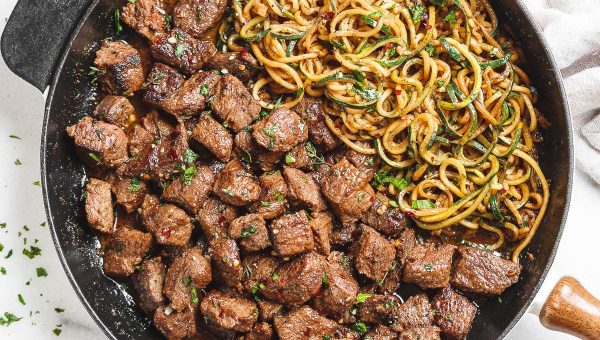 Garlic Butter Steak Bites with Lemon Zucchini Noodles - #recipe by #eatwell101 - https://www.eatwell101.com/garlic-butter-steak-bites-zucchini-noodles-recipe