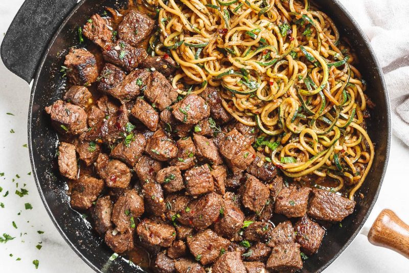 Garlic Butter Steak Bites with Lemon Zucchini Noodles - #recipe by #eatwell101 - https://www.eatwell101.com/garlic-butter-steak-bites-zucchini-noodles-recipe
