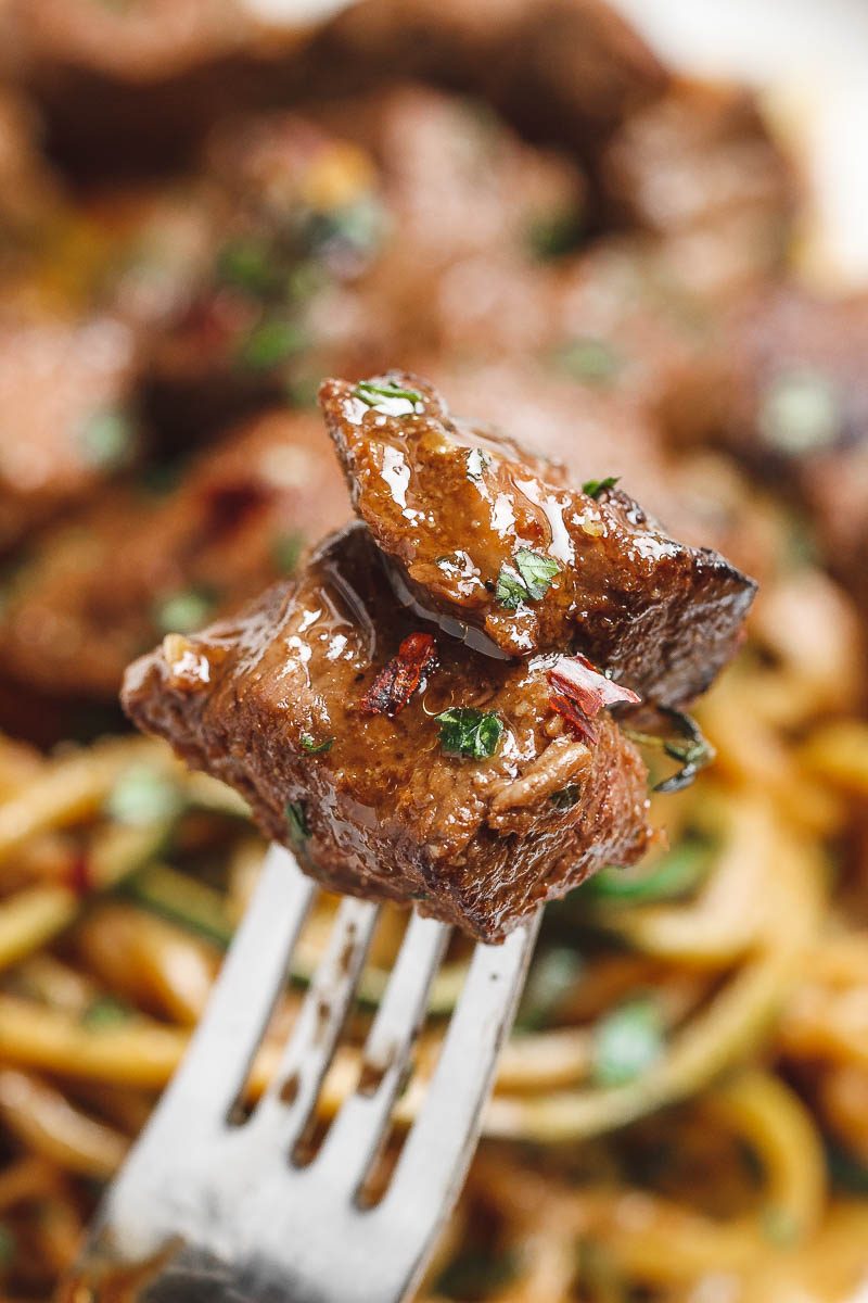 Garlic butter Steak Bites with Lemon Zucchini Noodles -  #eatwell101#recipe So much flavor and so easy dinner to throw together! #Garlic #butter #Steak,  #bite #recipe.