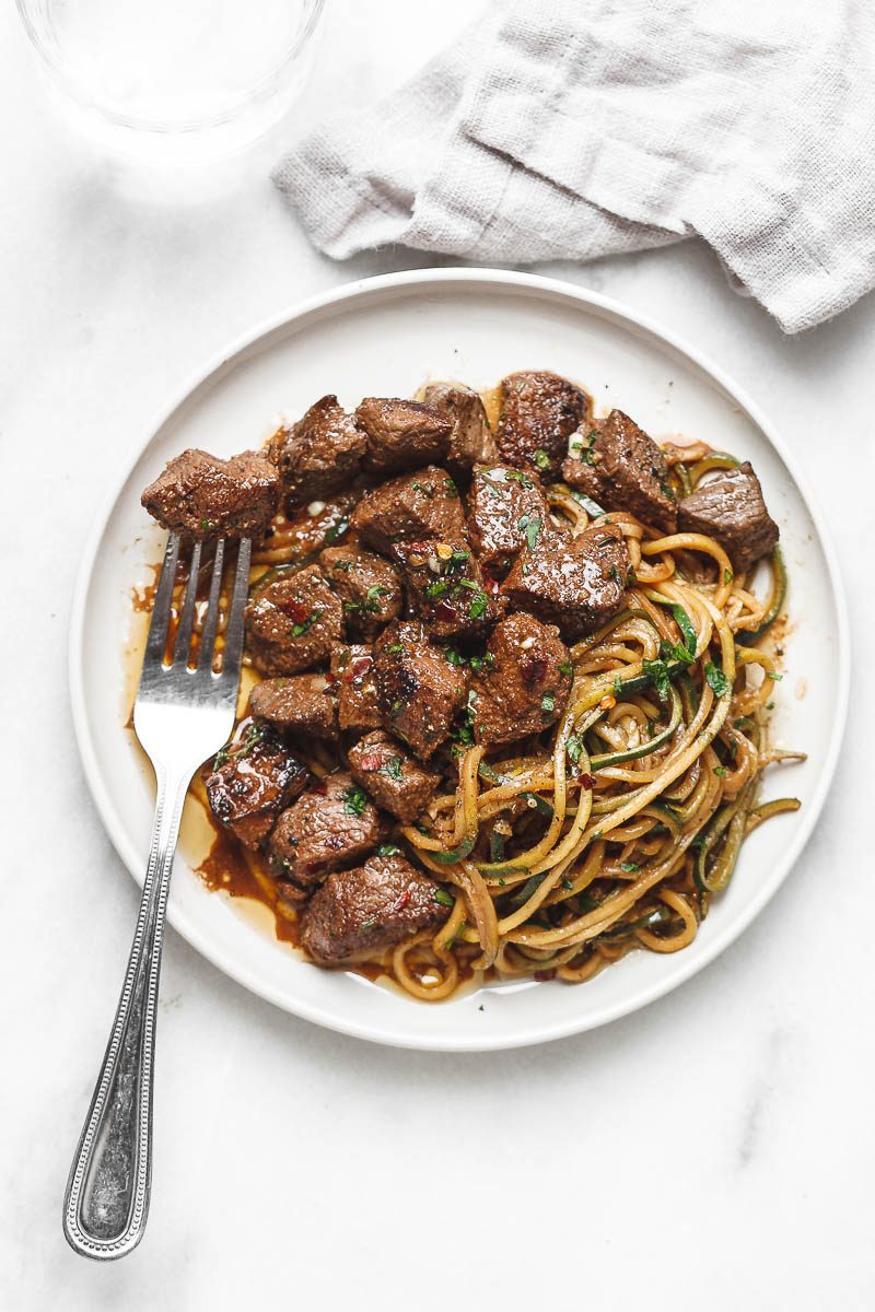 Garlic butter Steak Bites with Lemon Zucchini Noodles -  #eatwell101#recipe So much flavor and so easy dinner to throw together! #Garlic #butter #Steak,  #bite #recipe.