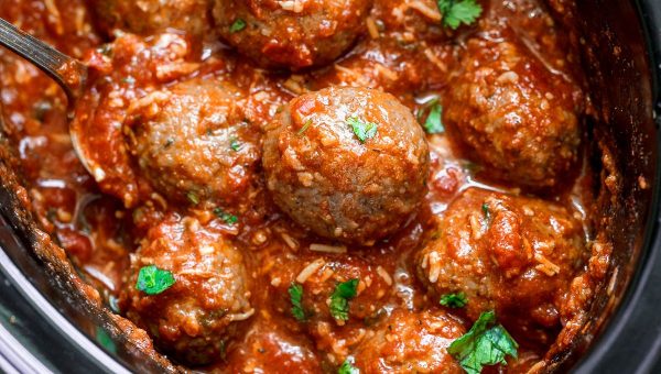 Slow Cooker Italian Sausage Meatballs in Tomato Parmesan Sauce - #recipe by #eatwell101 - https://www.eatwell101.com/slow-cooker-italian-sausage-meatballs-recipe