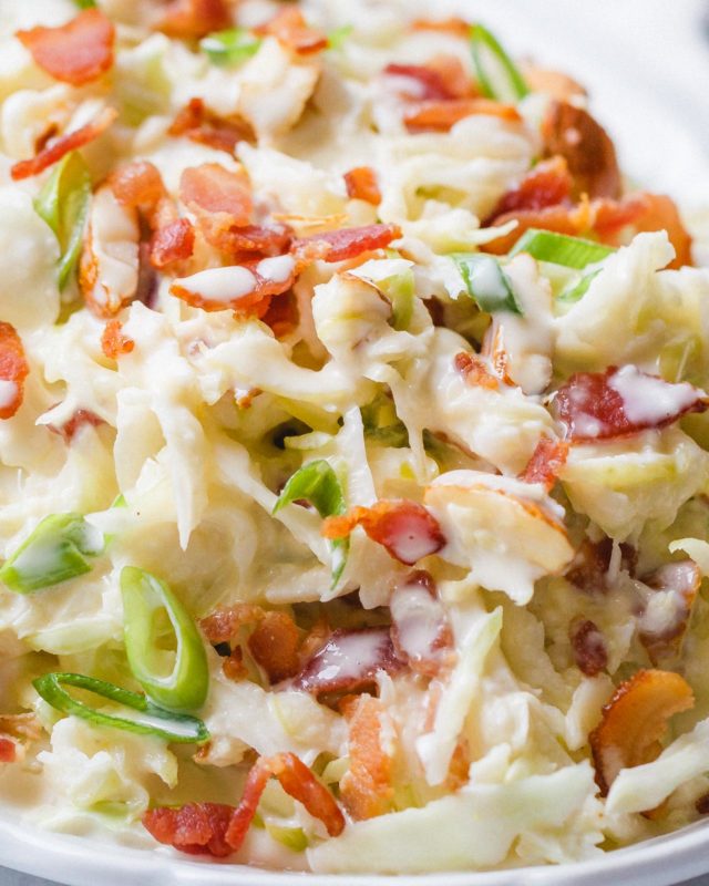 Apple Bacon Coleslaw - #recipe by #eatwell101 - https://www.eatwell101.com/apple-bacon-coleslaw-recipe