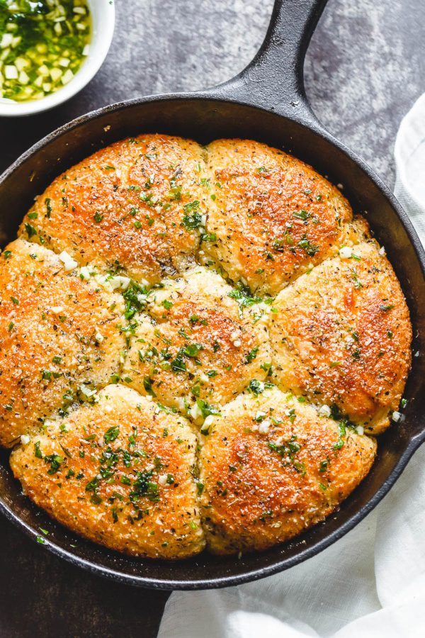 Garlic Butter Keto Bread - #recipe by #eatwell101 - https://www.eatwell101.com/garlic-butter-keto-bread-recipe