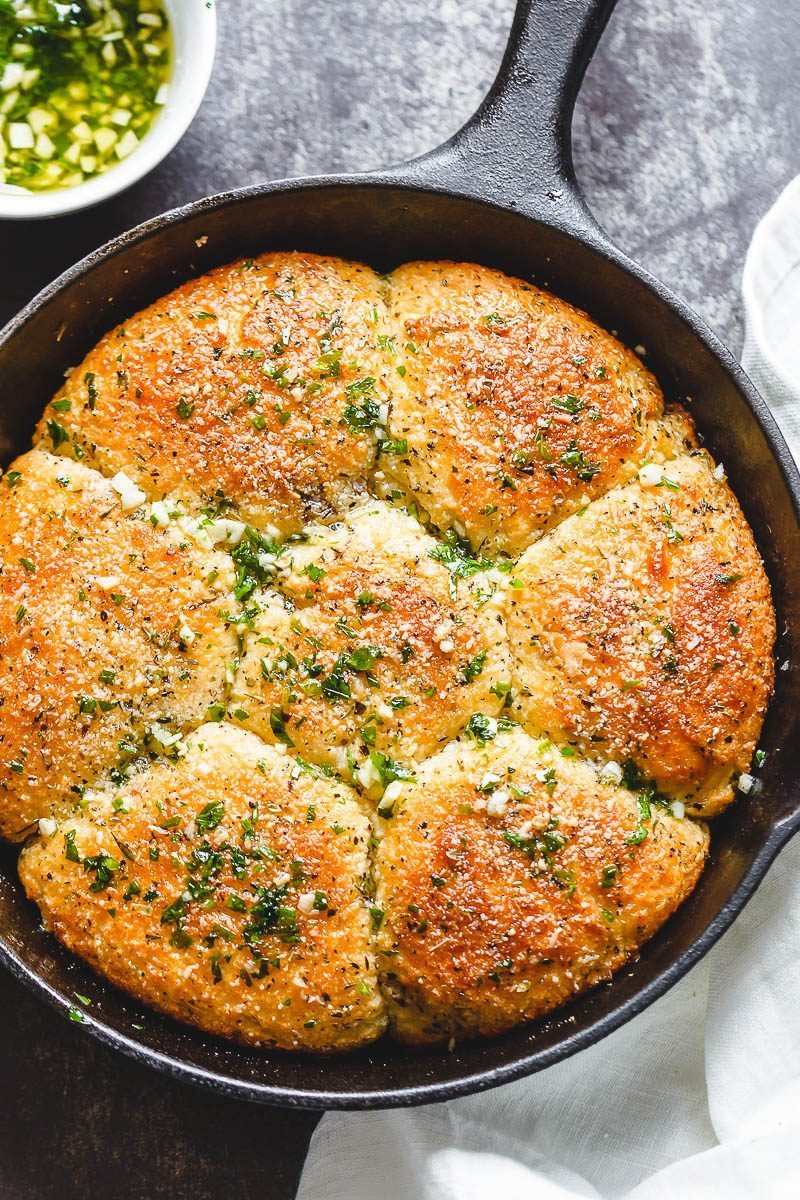 Garlic Butter Keto Bread Recipe - #eatwell101 #recipe Crisp on the outside and moist in the inside, this is the Holy Grail for #keto #bread!