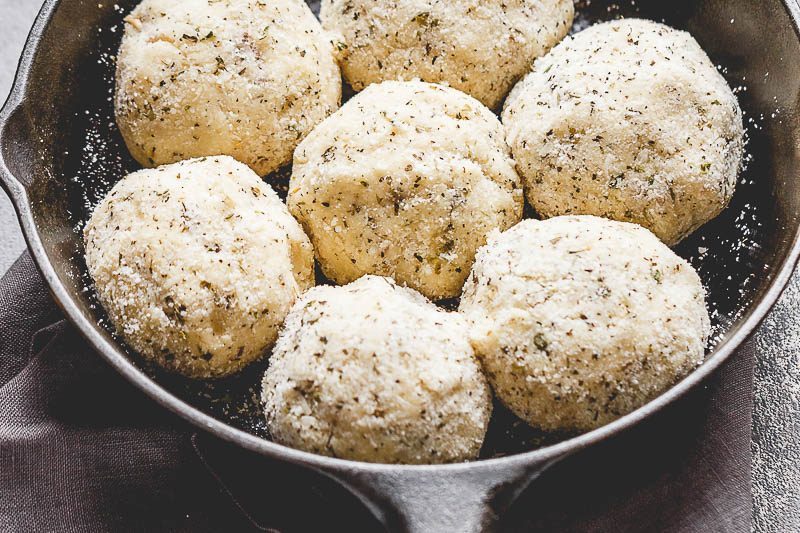 Garlic Butter Keto Bread Recipe -#eatwell101 #recipe Crisp on the outside and moist in the inside, this is the Holy Grail for #keto #bread!