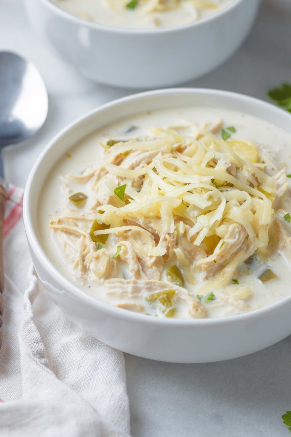 Slow Cooker White Chicken Chili - #recipe by #eatwell101 - https://www.eatwell101.com/slow-cooker-white-chicken-chili-recipe
