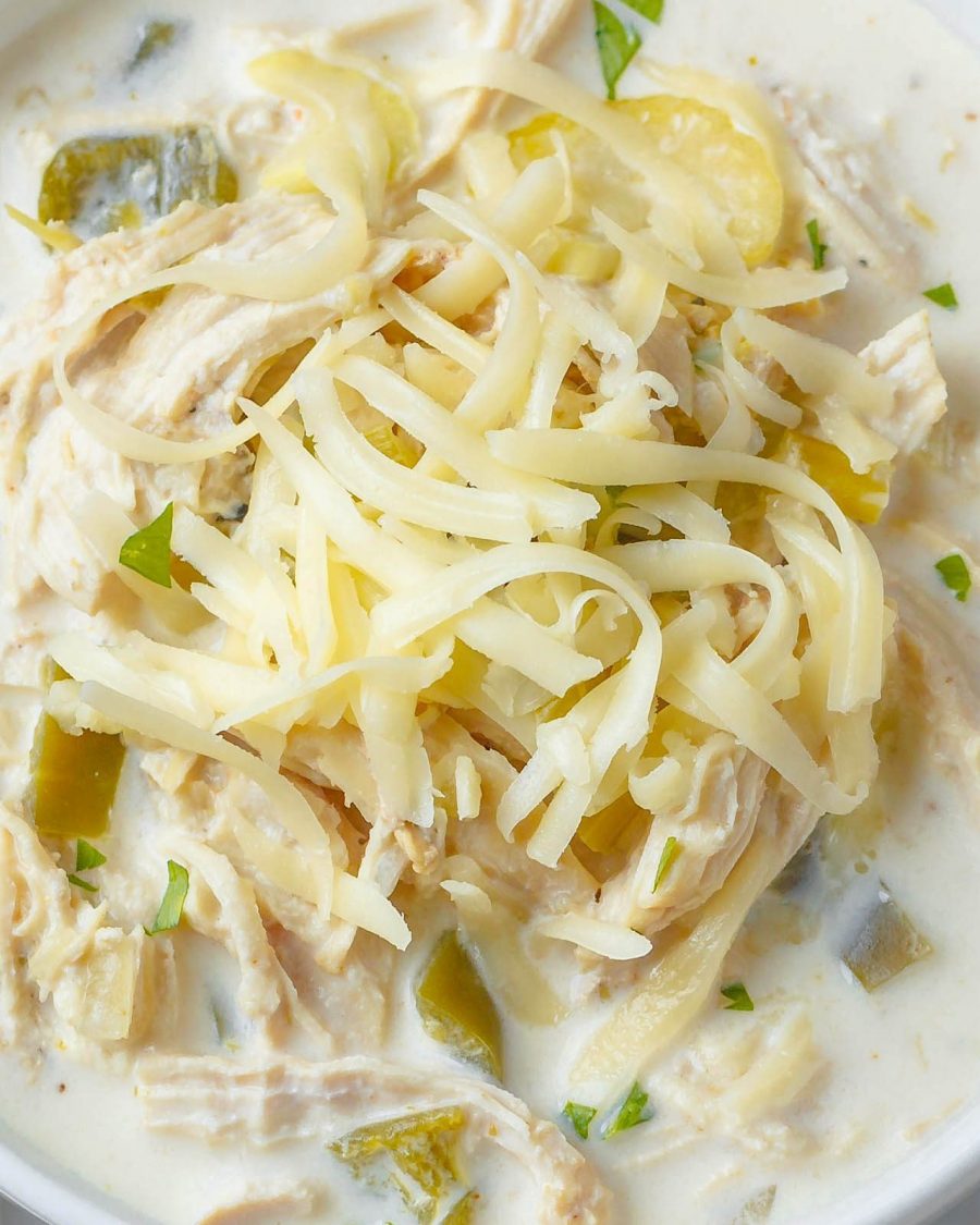 Slow Cooker White Chicken Chili - #recipe by #eatwell101 - https://www.eatwell101.com/slow-cooker-white-chicken-chili-recipe