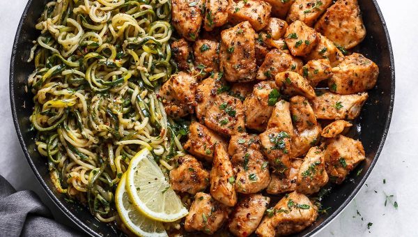 Garlic Butter Chicken Bites with Lemon Zucchini Noodles - #recipe by #eatwell101 - https://www.eatwell101.com/garlic-butter-chicken-bites-with-lemon-zucchini-noodles