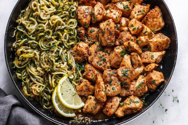 Garlic Butter Chicken Bites with Lemon Zucchini Noodles - #recipe by #eatwell101 - https://www.eatwell101.com/garlic-butter-chicken-bites-with-lemon-zucchini-noodles