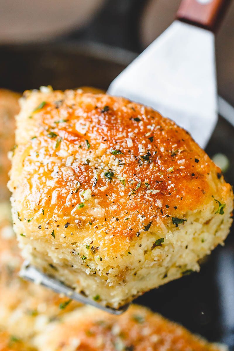Garlic Butter Keto Bread Recipe - #eatwell101 #recipe Crisp on the outside and moist in the inside, this is the Holy Grail for #keto #bread!