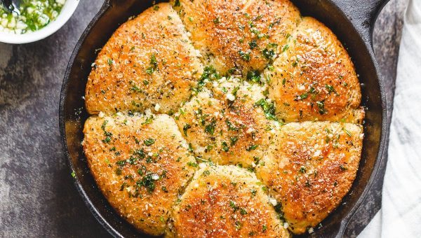 Garlic Butter Keto Bread - #recipe by #eatwell101 - https://www.eatwell101.com/garlic-butter-keto-bread-recipe