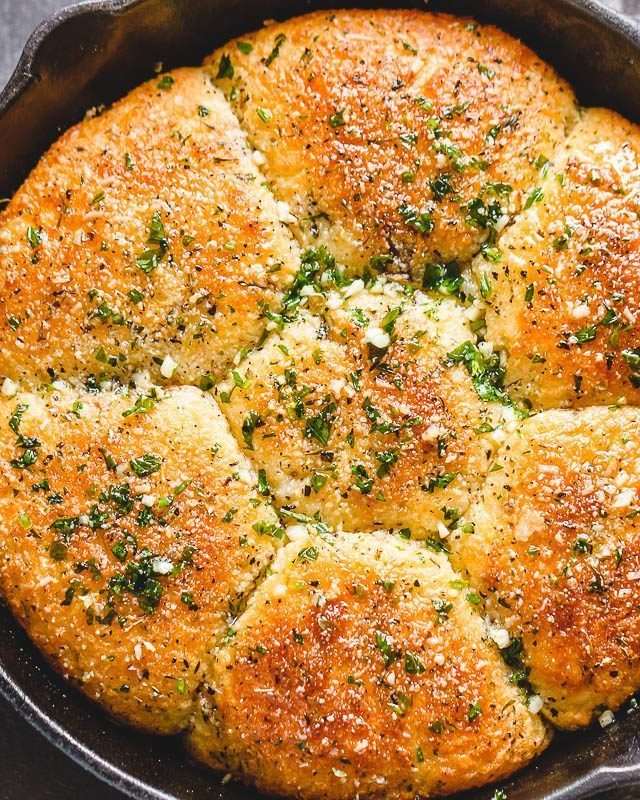 Garlic Butter Keto Bread - #recipe by #eatwell101 - https://www.eatwell101.com/garlic-butter-keto-bread-recipe