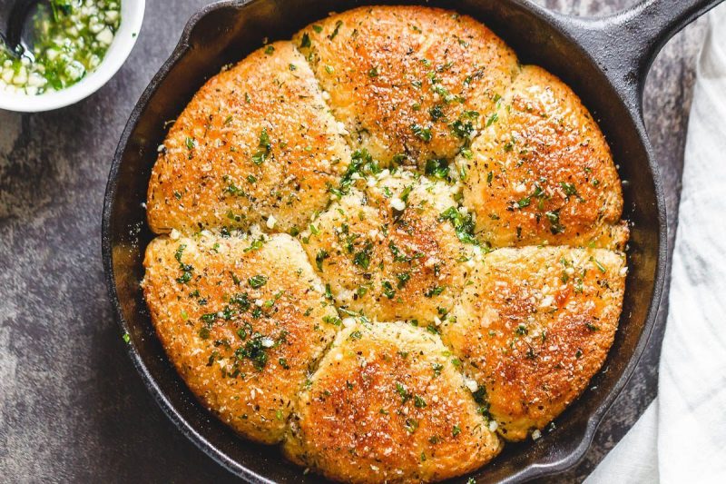 Garlic Butter Keto Bread - #recipe by #eatwell101 - https://www.eatwell101.com/garlic-butter-keto-bread-recipe