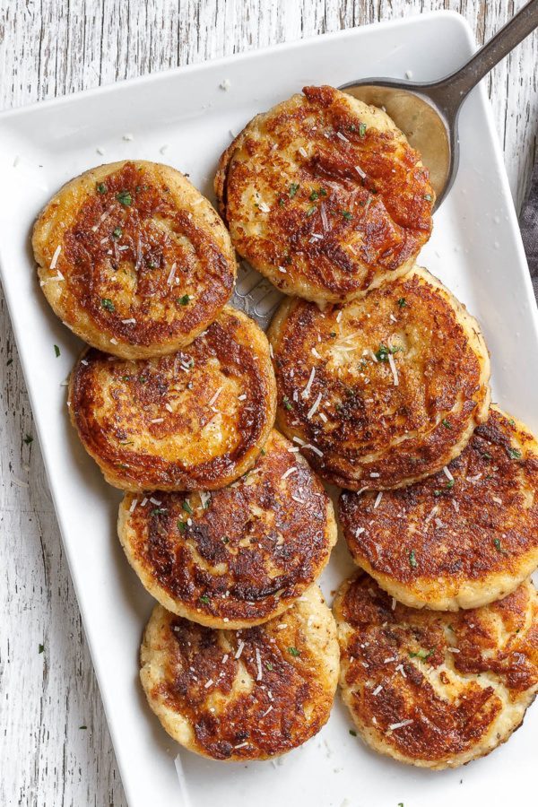 Garlic Parmesan Mashed Potato Cakes - #recipe by #eatwell101 - https://www.eatwell101.com/garlic-parmesan-mashed-potato-cakes