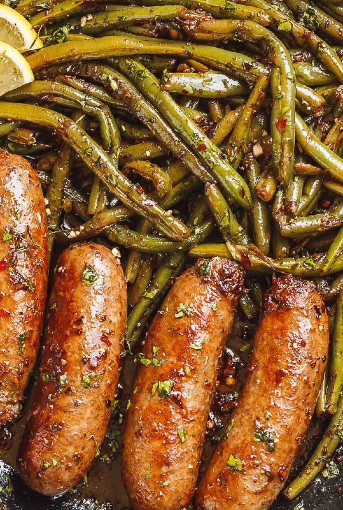 Garlic Butter Sausages with Lemon Green Beans - #recipe by #eatwell101 - https://www.eatwell101.com/garlic-butter-sausages-lemon-green-beans