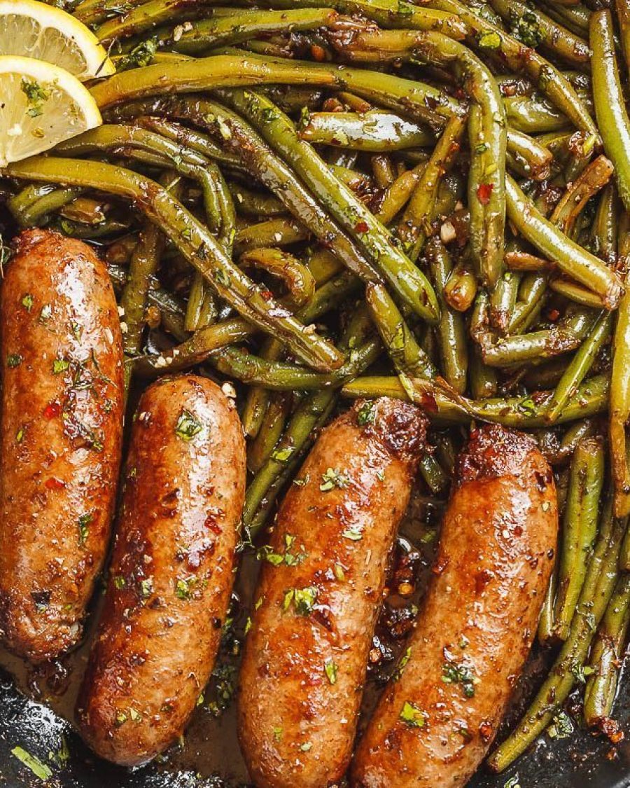 Garlic Butter Sausages with Lemon Green Beans - #recipe by #eatwell101 - https://www.eatwell101.com/garlic-butter-sausages-lemon-green-beans