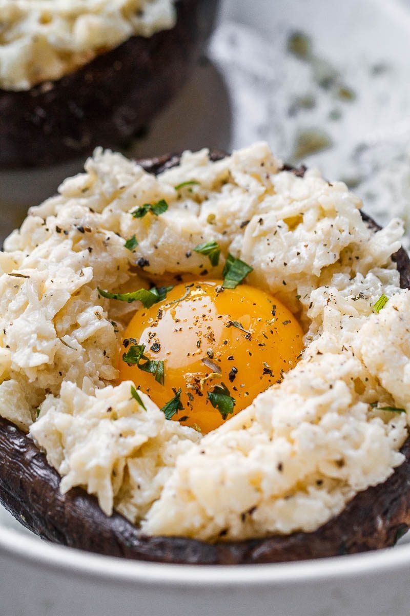 Cheesy Stuffed Portobello Mushrooms - A low carb, keto-friendly breakfast that's totally addicting.