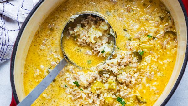 Creamy Cauliflower Rice Chicken Soup - #recipe by #eatwell101 - https://www.eatwell101.com/creamy-cauliflower-rice-chicken-soup