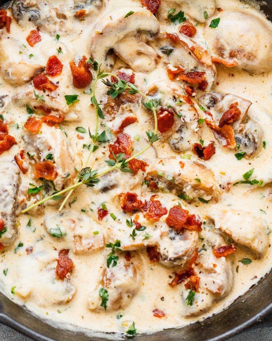 Creamy Garlic Parmesan Mushrooms with Bacon - #recipe by #eatwell101 - https://www.eatwell101.com/creamy-garlic-parmesan-mushrooms-recipe