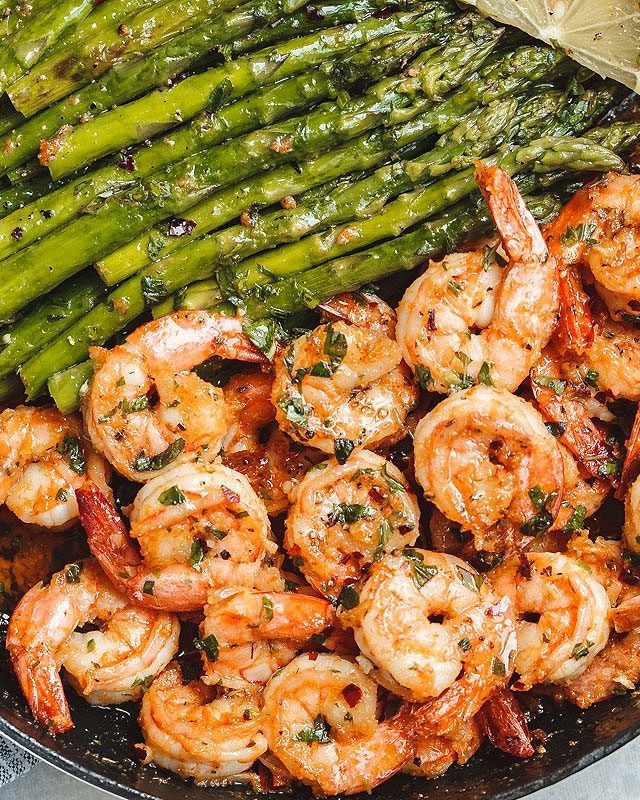 Garlic Butter Shrimp with Asparagus - #recipe by #eatwell101 - https://www.eatwell101.com/lemon-garlic-butter-shrimp-asparagus-recipe
