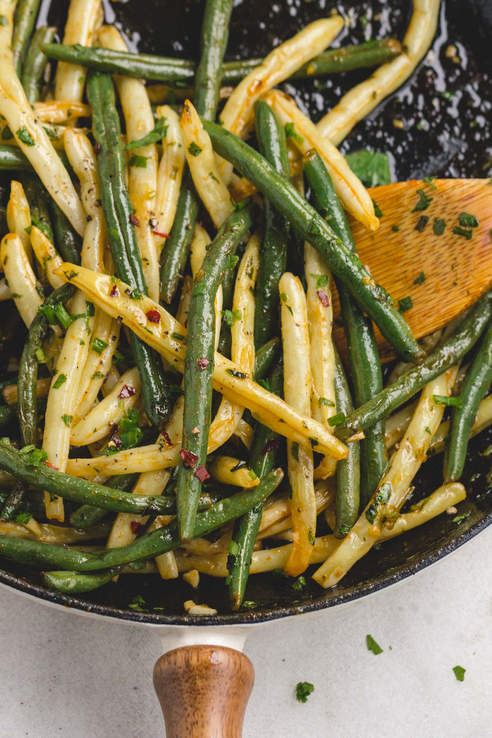 Lemon Garlic Butter Green Beans and Wax Beans Skillet - So little effort, so flavorful! This easy side dish hits all of the perfect notes.