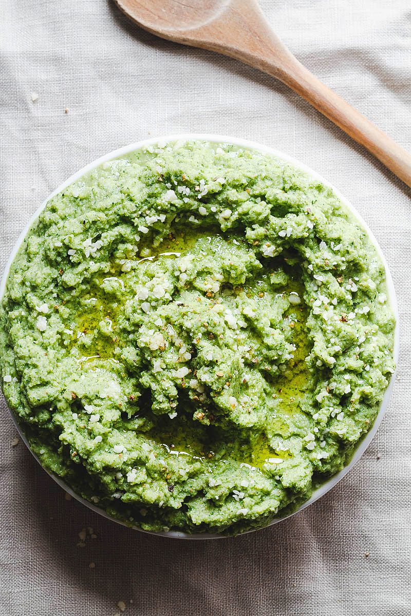 Broccoli mash with garlic and parmesan - Try this healthy, low carb alternative to mashed potatoes!