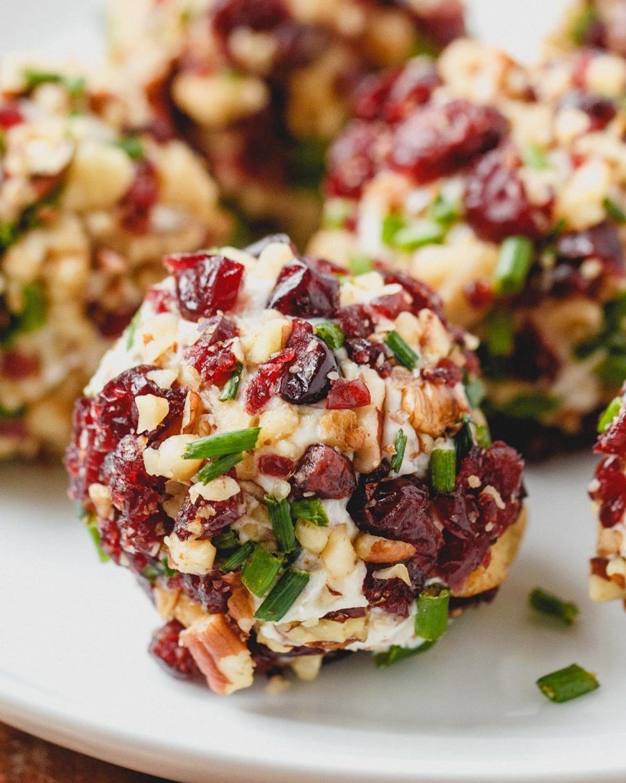 Cranberry Nut Cream Cheese Balls - #recipe by #eatwell101 - https://www.eatwell101.com/cranberry-nut-cream-cheese-balls-recipe