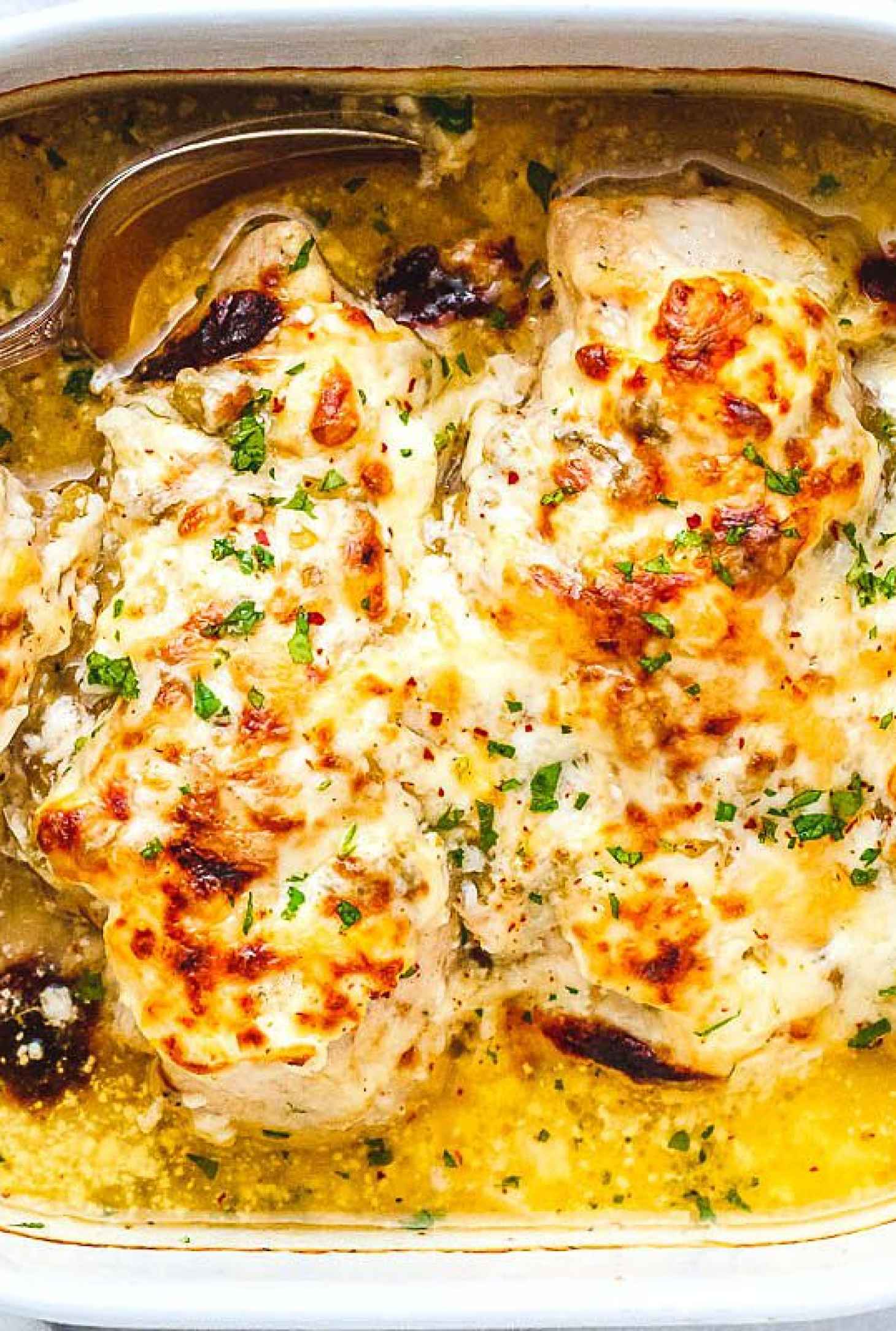 Salsa Verde Chicken Casserole with Cream Cheese and Mozzarella - #recipe by #eatwell101 - https://www.eatwell101.com/salsa-verde-chicken-casserole-recipe